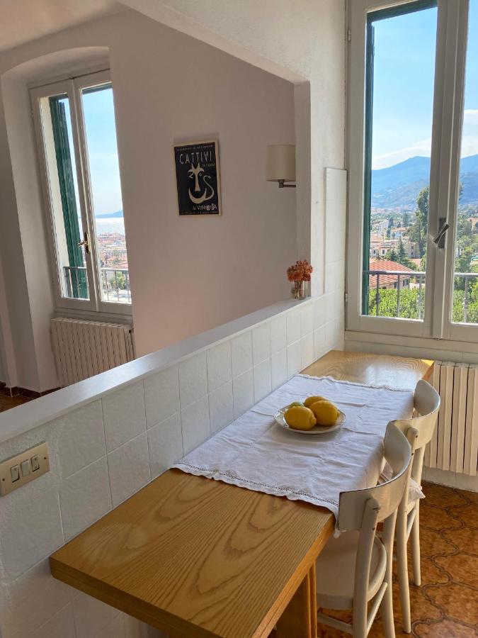 Casa Petra - Appartamento vista mare città vecchia Bordighera Exterior foto